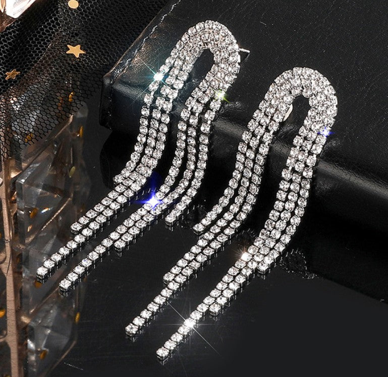 minimal earrings for office and party wear lightweight jewellery”