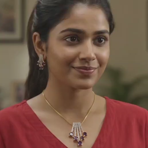 pendednt set for her delicate chain